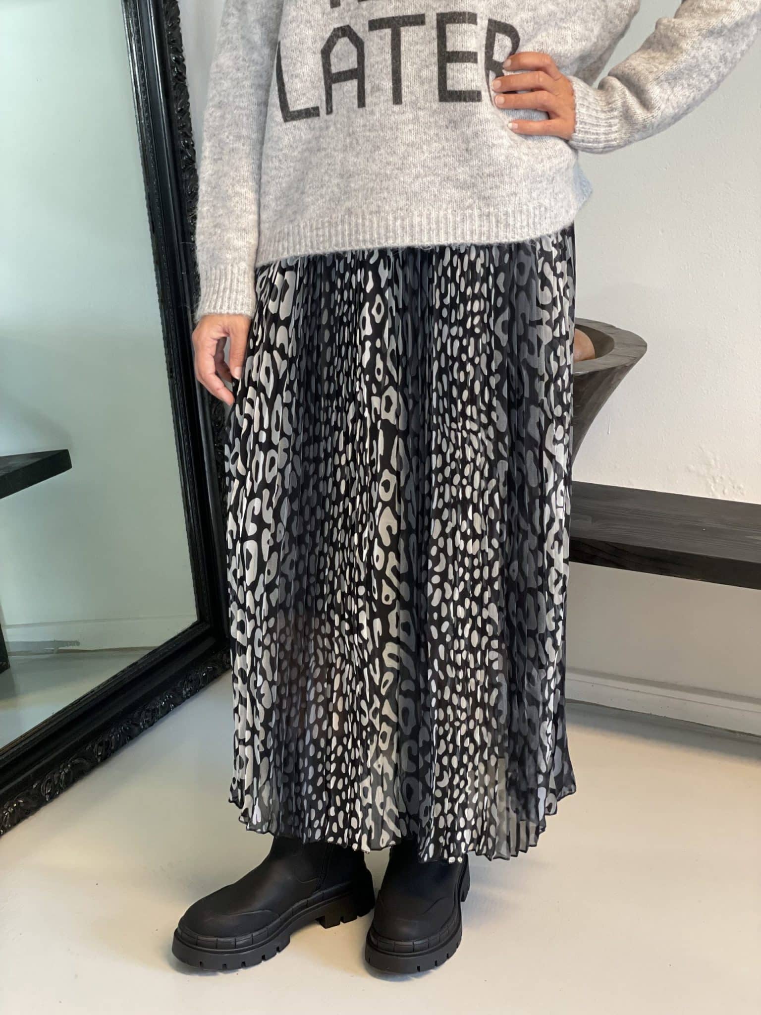Qnuz - plisse skirt leopard – Helle K-Art